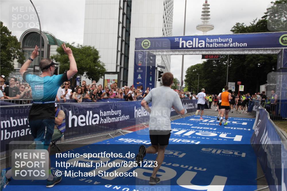 29.06.2025 - hella hamburg halbmarathon Michael Strokosch http://msf.ph/oto/8251223 29.06.2025 10:58:21 Ziel 1595, 4592, 4708, 6104, 6147, 9230, 9485, 11645, 14631, 15434, 18068 meine-sportfotos.de