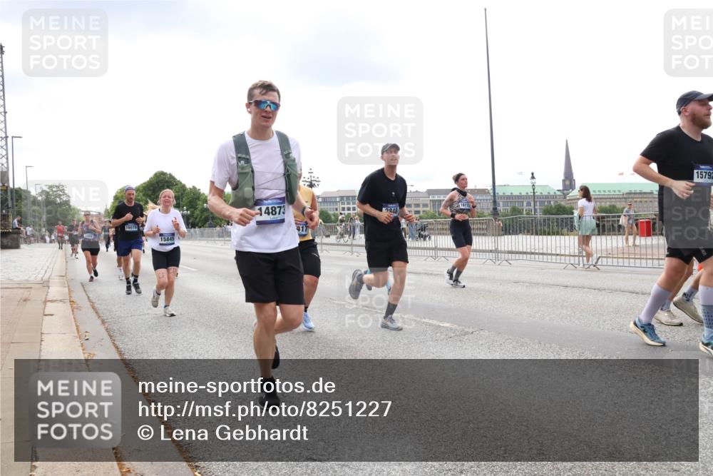 29.06.2025 - hella hamburg halbmarathon Lena Gebhardt http://msf.ph/oto/8251227 29.06.2025 10:34:09 Lombardsbrücke 1189, 1275, 1417, 1672, 1705, 1787, 1896, 2265, 2412, 2464, 2482, 2496, 2510, 2511, 2526, 2801, 2933, 3145, 3264, 3340, 3345, 3560, 3829, 3848, 4479, 4696, 4807, 4824, 4826, 4942, 5096, 5141, 5557, 5561, 5566, 5584, 5609, 5691, 5821, 5822, 5887, 6105, 6364, 6515, 6516, 6571, 6574, 6956, 7027, 7324, 7329, 7565, 8202, 8277, 8349, 8375, 8377, 8383, 8401, 8965, 9094, 9379, 9875, 9995, 10007, 10071, 10360, 10561, 10564, 11872, 13957, 16919, 17230, 18941 meine-sportfotos.de