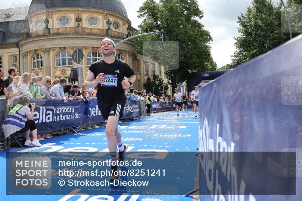 29.06.2025 - hella hamburg halbmarathon Strokosch-Dieckow http://msf.ph/oto/8251241 29.06.2025 10:40:30 Ziel 1912, 6649, 7284, 8966, 10978, 11767, 12365, 12540, 14924, 15015, 15164, 15247, 15542, 17214, 17245, 17724, 18192 meine-sportfotos.de