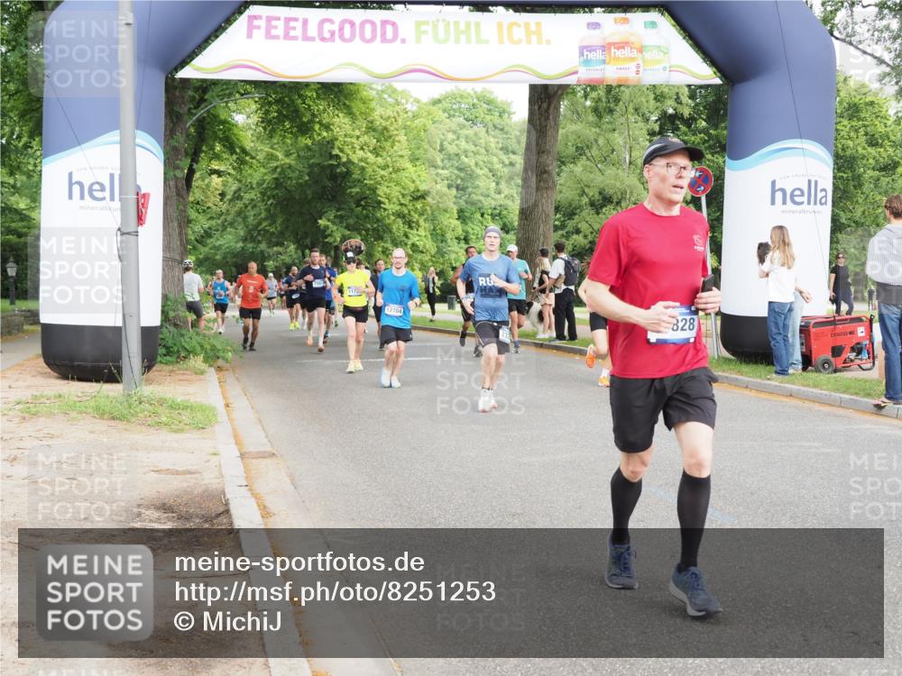 29.06.2025 - hella hamburg halbmarathon MichiJ http://msf.ph/oto/8251253 29.06.2025 10:28:54 Zwischen KM18-KM19 1882, 2324, 2750, 2826, 5375, 5508, 5745, 6149, 6683, 11765, 12046, 12540, 12704, 13158, 15828, 17620, 17973 meine-sportfotos.de