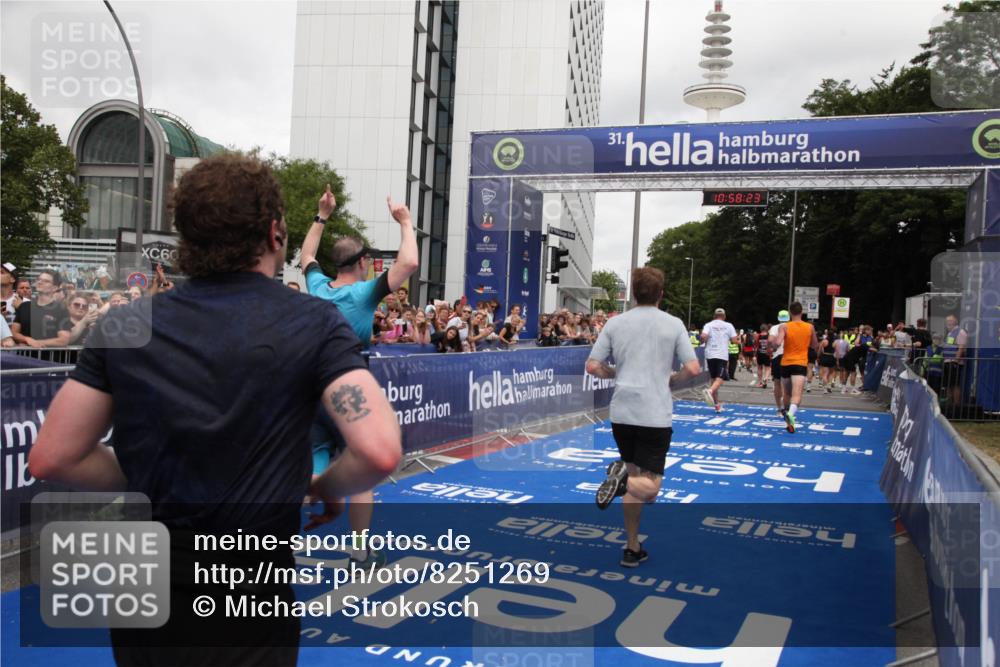 29.06.2025 - hella hamburg halbmarathon Michael Strokosch http://msf.ph/oto/8251269 29.06.2025 10:58:21 Ziel 1595, 4592, 4708, 6104, 6147, 9230, 9485, 11645, 14631, 15434, 18068 meine-sportfotos.de