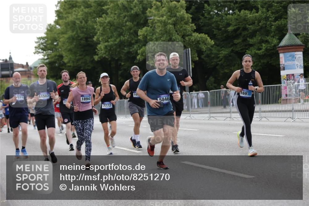 29.06.2025 - hella hamburg halbmarathon Jannik Wohlers http://msf.ph/oto/8251270 29.06.2025 10:31:00 Lombardsbrücke 1292, 1979, 2414, 2914, 4817, 5165, 5437, 5846, 5943, 6057, 6078, 6546, 7604, 7772, 8050, 8072, 8073, 10111, 10586, 11587, 13724, 14349, 15725, 16457, 16978, 17404, 17517, 17587, 17706, 17989, 18390, 18507, 18672, 18883, 18943 meine-sportfotos.de