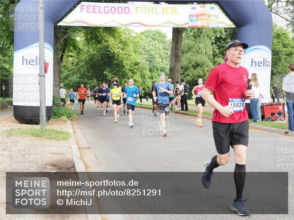 29.06.2025 - hella hamburg halbmarathon MichiJ http://msf.ph/oto/8251291 29.06.2025 10:28:54 Zwischen KM18-KM19 1882, 2324, 2750, 2826, 5375, 5508, 5745, 6149, 6683, 11765, 12046, 12540, 12704, 13158, 15828, 17620, 17973 meine-sportfotos.de
