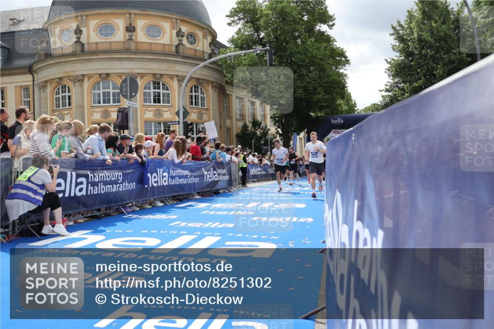 29.06.2025 - hella hamburg halbmarathon Strokosch-Dieckow http://msf.ph/oto/8251302 29.06.2025 10:40:31 Ziel 1912, 4843, 6649, 7284, 8966, 10978, 11767, 12365, 12540, 12865, 14820, 14924, 15015, 15164, 15247, 15542, 17214, 17724, 18192, 18399 meine-sportfotos.de