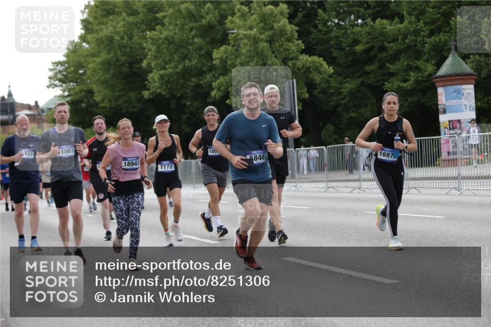 29.06.2025 - hella hamburg halbmarathon Jannik Wohlers http://msf.ph/oto/8251306 29.06.2025 10:31:01 Lombardsbrücke 1292, 1979, 2414, 2914, 4817, 5165, 5437, 5846, 5943, 6057, 6078, 6546, 7604, 7772, 8050, 8072, 8073, 9183, 10111, 10586, 11587, 13724, 14349, 15725, 16457, 16978, 17404, 17517, 17587, 17706, 17989, 18390, 18507, 18672, 18883, 18943 meine-sportfotos.de