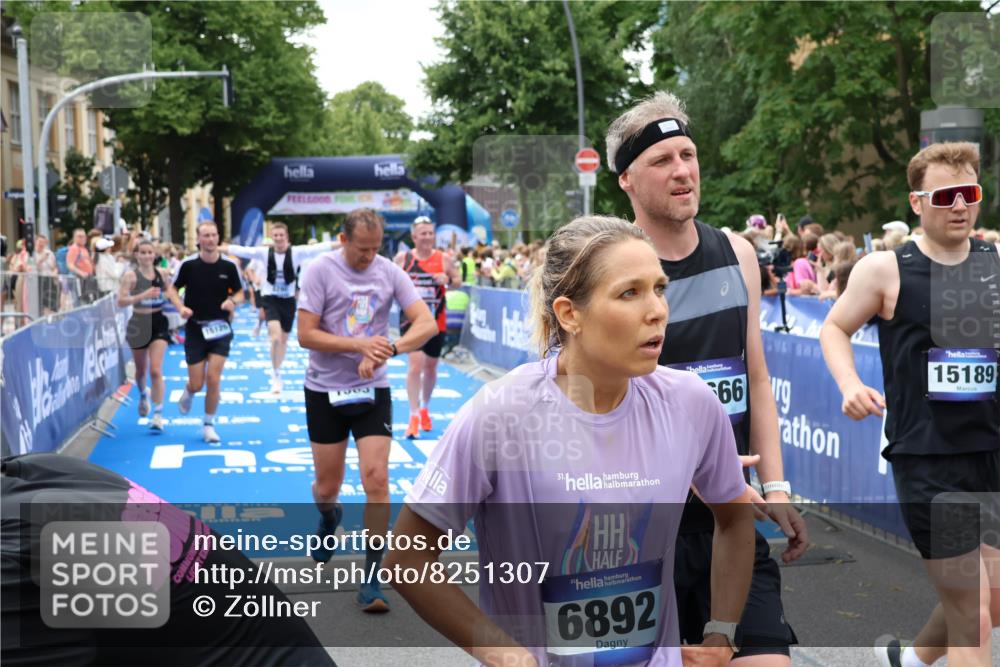 29.06.2025 - hella hamburg halbmarathon Zöllner http://msf.ph/oto/8251307 29.06.2025 10:58:16 Ziel 1563, 2907, 4426, 4592, 6104, 8290, 9230, 14631, 15125, 18068 meine-sportfotos.de