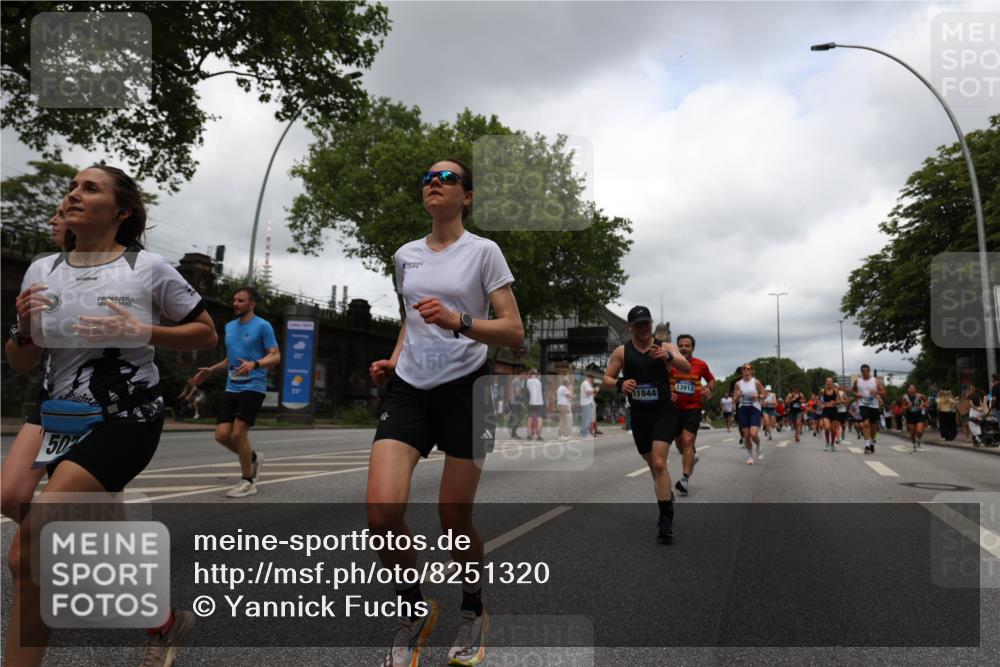 29.06.2025 - hella hamburg halbmarathon Yannick Fuchs http://msf.ph/oto/8251320 29.06.2025 10:47:57 20KM 1267, 1422, 1442, 1502, 1549, 1870, 2058, 2070, 2354, 2432, 2518, 2630, 3096, 3103, 3819, 4299, 5020, 5259, 6260, 6294, 6374, 6511, 6512, 7395, 7478, 7973, 8285, 8394, 9032, 9380, 9791, 9922, 10040, 11009, 11068, 11430, 11789, 11844, 12321, 12607, 12632, 13033, 13397, 13794, 13803, 13912, 14026, 14239, 14702, 15146, 15441, 15838, 15856, 15946, 16623, 16780, 17348, 17482, 18143, 18308, 18418, 18450, 18514, 18612, 19067 meine-sportfotos.de