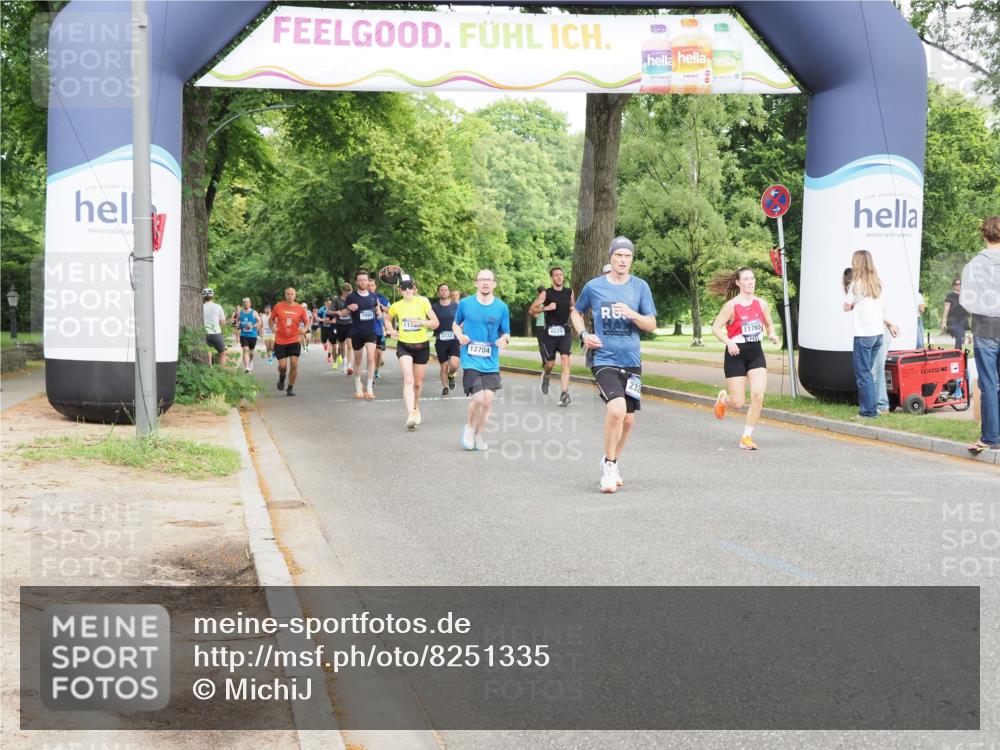 29.06.2025 - hella hamburg halbmarathon MichiJ http://msf.ph/oto/8251335 29.06.2025 10:28:55 Zwischen KM18-KM19 1882, 2324, 2826, 5375, 5508, 5745, 8629, 11765, 12046, 12540, 12704, 13158, 15828, 17620, 17973 meine-sportfotos.de