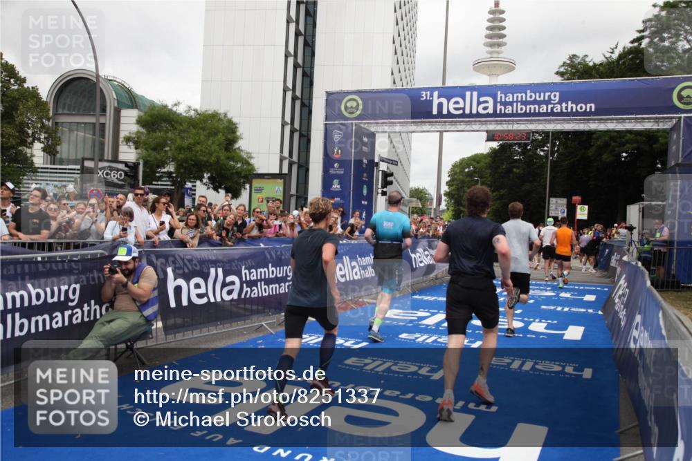 29.06.2025 - hella hamburg halbmarathon Michael Strokosch http://msf.ph/oto/8251337 29.06.2025 10:58:22 Ziel 1595, 4592, 4708, 6104, 6138, 6147, 9230, 9485, 11645, 14631, 15434, 18068 meine-sportfotos.de