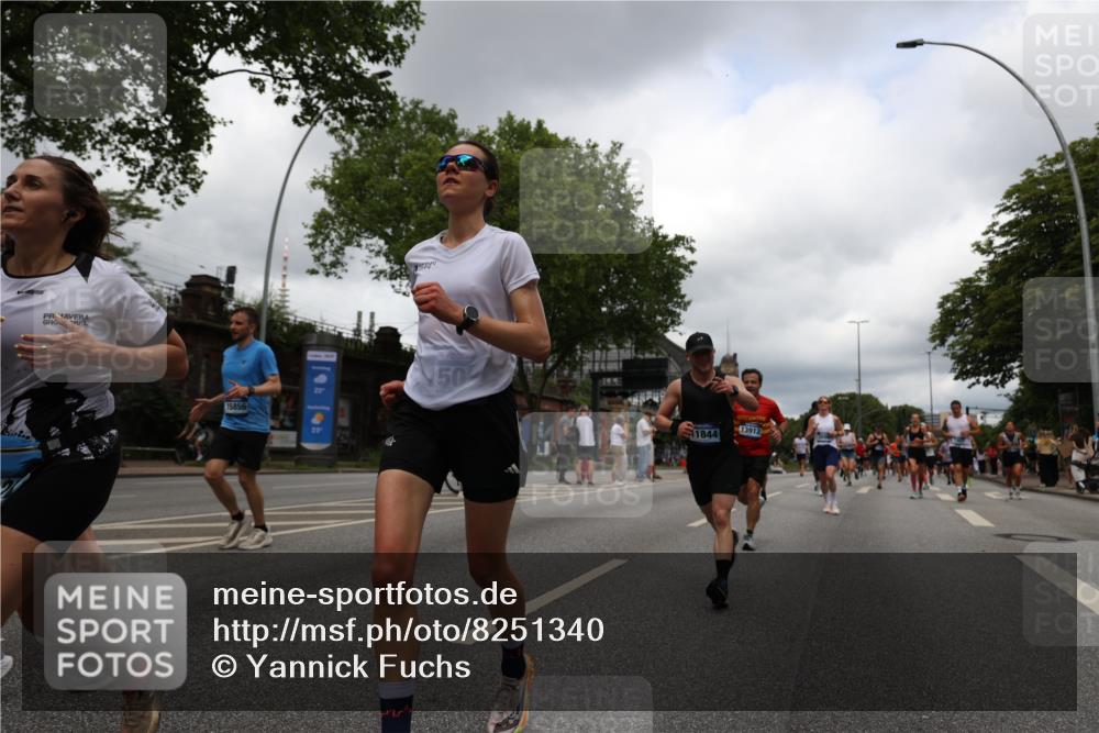 29.06.2025 - hella hamburg halbmarathon Yannick Fuchs http://msf.ph/oto/8251340 29.06.2025 10:47:57 20KM 1267, 1422, 1442, 1502, 1549, 1870, 2058, 2070, 2354, 2432, 2518, 2630, 3096, 3103, 3819, 4299, 5020, 5259, 6260, 6294, 6374, 6511, 6512, 7395, 7478, 7973, 8285, 8394, 9032, 9380, 9791, 9922, 10040, 11009, 11068, 11430, 11789, 11844, 12321, 12607, 12632, 13033, 13397, 13794, 13803, 13912, 14026, 14239, 14702, 15146, 15441, 15838, 15856, 15946, 16623, 16780, 17348, 17482, 18143, 18308, 18418, 18450, 18514, 18612, 19067 meine-sportfotos.de