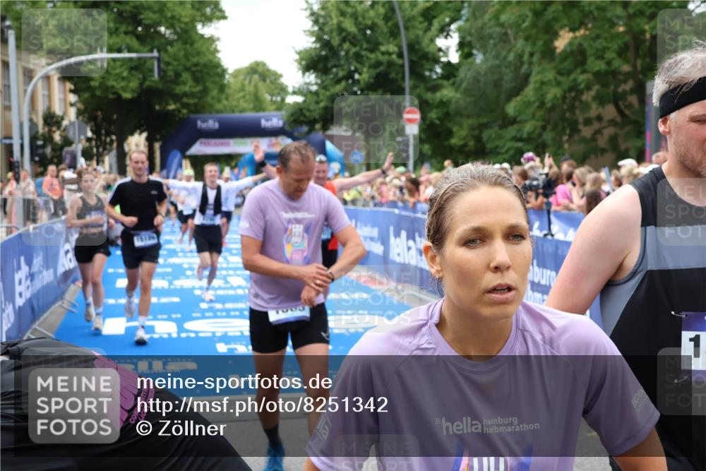 29.06.2025 - hella hamburg halbmarathon Zöllner http://msf.ph/oto/8251342 29.06.2025 10:58:17 Ziel 1595, 2907, 4426, 4592, 6104, 8290, 9230, 11645, 14631, 15125, 18068 meine-sportfotos.de
