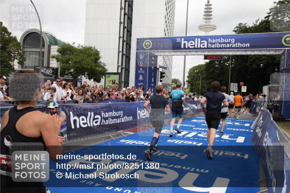 29.06.2025 - hella hamburg halbmarathon Michael Strokosch http://msf.ph/oto/8251380 29.06.2025 10:58:23 Ziel 1595, 4550, 4592, 4708, 6104, 6138, 6147, 9230, 9485, 11645, 14631, 15434, 18068, 18266 meine-sportfotos.de