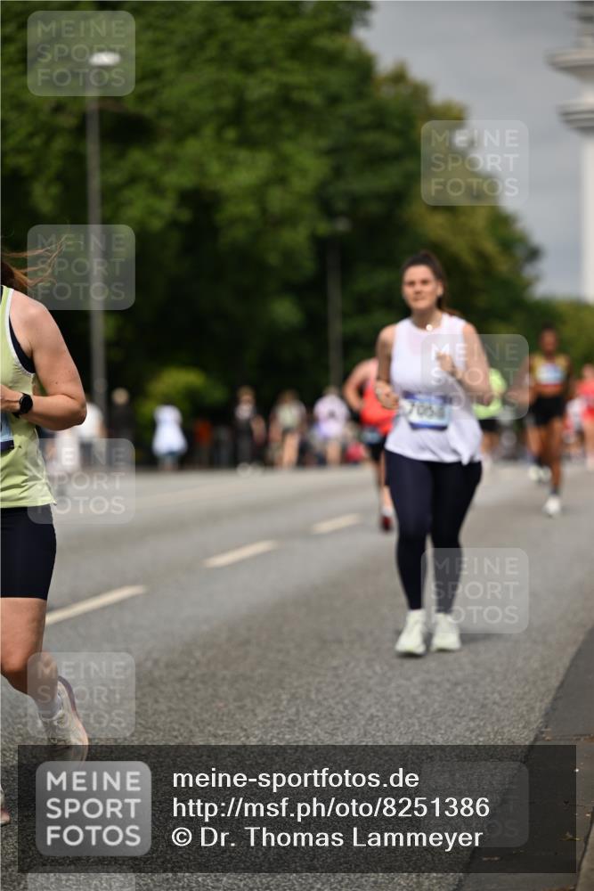 29.06.2025 - hella hamburg halbmarathon Dr. Thomas Lammeyer http://msf.ph/oto/8251386 29.06.2025 10:14:23 Kennedybrücke 1052, 1186, 1456, 1483, 1513, 4389, 7058, 7250, 7685, 8685, 9150, 9681, 9829, 9988 meine-sportfotos.de