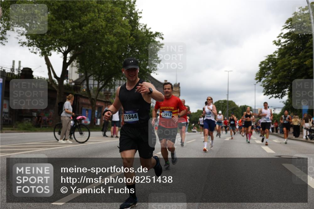 29.06.2025 - hella hamburg halbmarathon Yannick Fuchs http://msf.ph/oto/8251438 29.06.2025 10:47:58 20KM 1267, 1422, 1442, 1502, 1549, 1870, 2058, 2070, 2432, 2518, 2630, 3096, 3103, 3819, 4299, 5020, 5259, 6260, 6294, 6374, 7129, 7395, 7478, 7973, 8285, 8394, 9032, 9380, 9791, 9922, 10040, 11009, 11068, 11430, 11789, 11844, 12321, 12607, 12632, 13033, 13147, 13397, 13794, 13803, 13912, 14026, 14239, 14702, 15146, 15441, 15838, 15856, 15946, 16623, 16780, 17348, 17482, 18143, 18308, 18418, 18450, 18514, 18612, 19067 meine-sportfotos.de