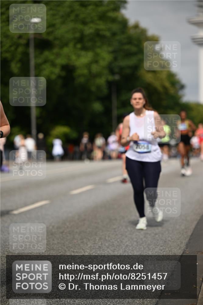 29.06.2025 - hella hamburg halbmarathon Dr. Thomas Lammeyer http://msf.ph/oto/8251457 29.06.2025 10:14:23 Kennedybrücke 1052, 1186, 1456, 1483, 1513, 4389, 7058, 7250, 7685, 8685, 9150, 9681, 9829, 9988 meine-sportfotos.de