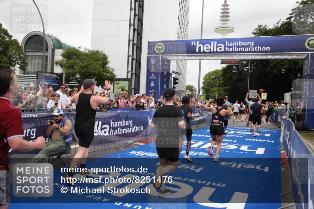 29.06.2025 - hella hamburg halbmarathon Michael Strokosch http://msf.ph/oto/8251476 29.06.2025 10:58:24 Ziel 1595, 4550, 4592, 4708, 6138, 6147, 9230, 9485, 11645, 14631, 15434, 18266 meine-sportfotos.de