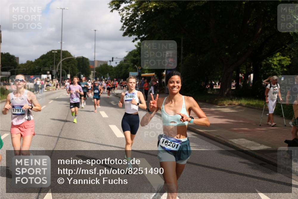 29.06.2025 - hella hamburg halbmarathon Yannick Fuchs http://msf.ph/oto/8251490 29.06.2025 10:35:31 20KM 1136, 1677, 2568, 2797, 2949, 3332, 3618, 4205, 4303, 4380, 4634, 4871, 4889, 5007, 5014, 5026, 5410, 5709, 6429, 6683, 6771, 7080, 7284, 7378, 7774, 8074, 8122, 8966, 9358, 9640, 9659, 9755, 9979, 10375, 10783, 10934, 10978, 11062, 11765, 11922, 11959, 12365, 12385, 12895, 13158, 13268, 13457, 14661, 14820, 15164, 15247, 15493, 15689, 16201, 16249, 16347, 16599, 17720, 17724, 17834, 17971, 18045, 18049, 18173, 18399, 18412, 18573 meine-sportfotos.de