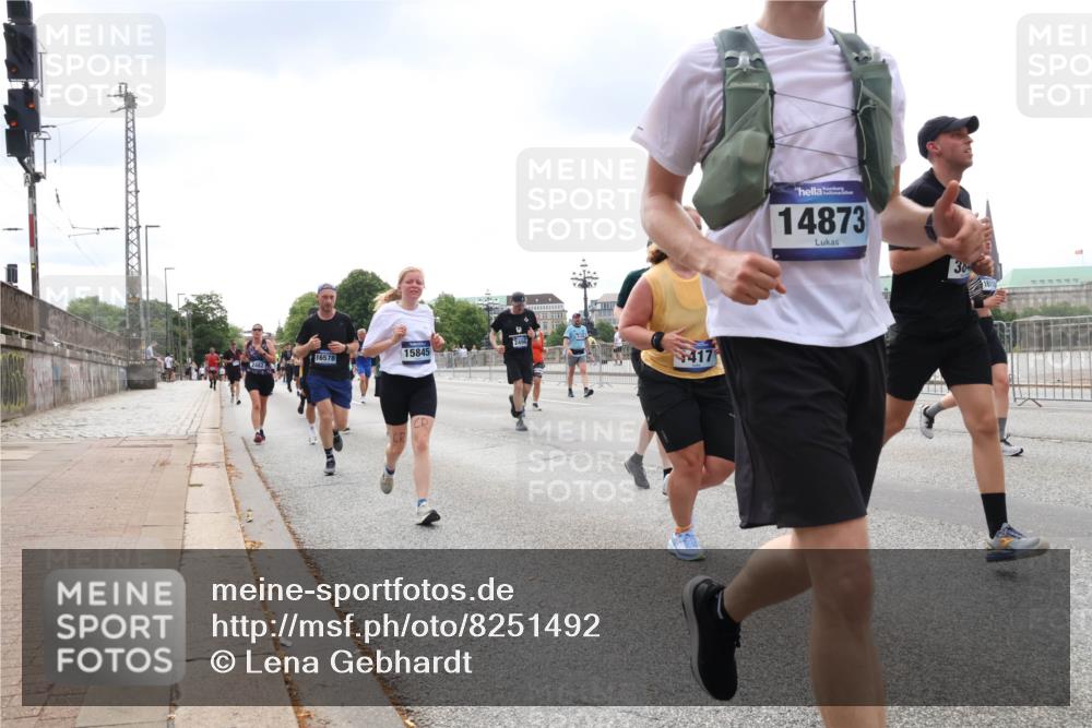 29.06.2025 - hella hamburg halbmarathon Lena Gebhardt http://msf.ph/oto/8251492 29.06.2025 10:34:10 Lombardsbrücke 1189, 1275, 1417, 1672, 1705, 1787, 1896, 2265, 2412, 2464, 2482, 2496, 2510, 2511, 2526, 2801, 2933, 3145, 3264, 3340, 3345, 3560, 3829, 3848, 4479, 4540, 4696, 4807, 4824, 4826, 4942, 5557, 5561, 5566, 5584, 5609, 5691, 5821, 5822, 5887, 6105, 6364, 6515, 6516, 6571, 6574, 6956, 7027, 7324, 7329, 7565, 8202, 8277, 8349, 8375, 8377, 8383, 8401, 8965, 9094, 9379, 9875, 9995, 10007, 10071, 10360, 10561, 10564, 11872, 13957, 16919, 17230, 18158, 18941 meine-sportfotos.de