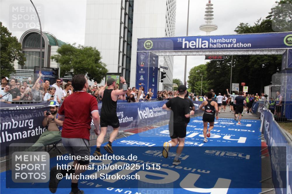 29.06.2025 - hella hamburg halbmarathon Michael Strokosch http://msf.ph/oto/8251515 29.06.2025 10:58:25 Ziel 1595, 4550, 4592, 4708, 5347, 6138, 6147, 9230, 9485, 11645, 11808, 14355, 15434, 18266, 18891 meine-sportfotos.de