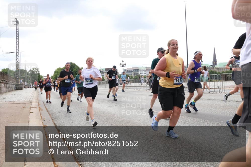 29.06.2025 - hella hamburg halbmarathon Lena Gebhardt http://msf.ph/oto/8251552 29.06.2025 10:34:10 Lombardsbrücke 1189, 1275, 1417, 1672, 1705, 1787, 1896, 2265, 2412, 2464, 2482, 2496, 2510, 2511, 2526, 2801, 2933, 3145, 3264, 3340, 3345, 3560, 3829, 3848, 4479, 4540, 4696, 4807, 4824, 4826, 4942, 5557, 5561, 5566, 5584, 5609, 5691, 5821, 5822, 5887, 6105, 6364, 6515, 6516, 6571, 6574, 6956, 7027, 7324, 7329, 7565, 8202, 8277, 8349, 8375, 8377, 8383, 8401, 8965, 9094, 9379, 9875, 9995, 10007, 10071, 10360, 10561, 10564, 11872, 13957, 16919, 17230, 18158, 18941 meine-sportfotos.de