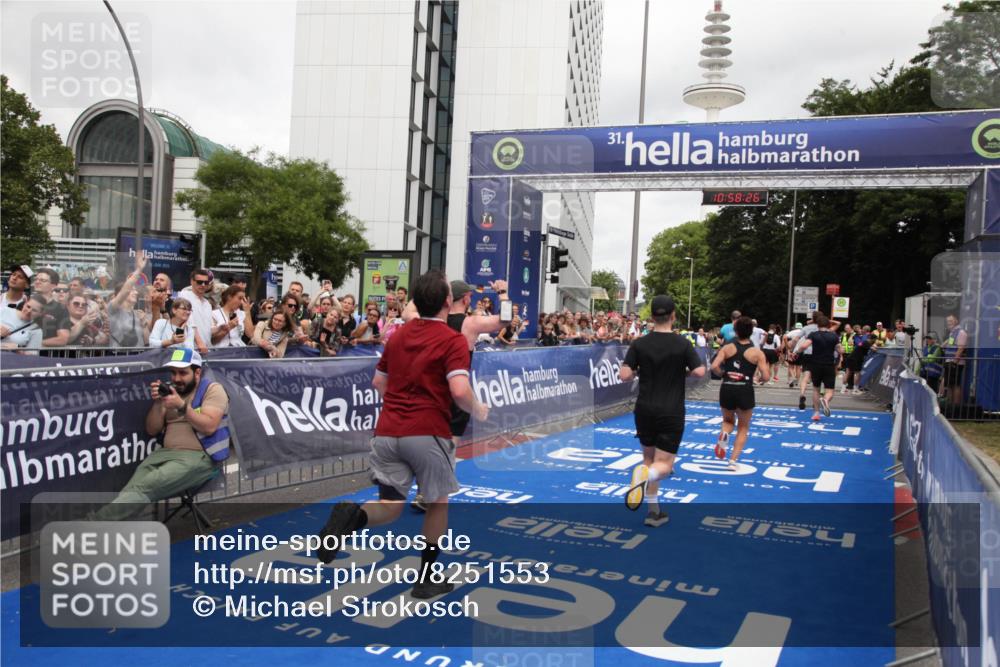 29.06.2025 - hella hamburg halbmarathon Michael Strokosch http://msf.ph/oto/8251553 29.06.2025 10:58:25 Ziel 1595, 4550, 4592, 4708, 5347, 6138, 6147, 9230, 9485, 11645, 11808, 14355, 15434, 18266, 18891 meine-sportfotos.de