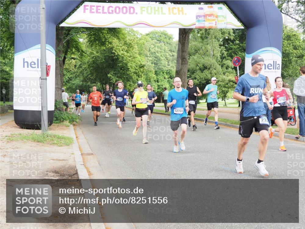 29.06.2025 - hella hamburg halbmarathon MichiJ http://msf.ph/oto/8251556 29.06.2025 10:28:56 Zwischen KM18-KM19 1882, 2324, 2826, 5375, 5508, 5745, 8629, 11765, 12046, 12540, 12704, 13158, 15828, 17620, 17973 meine-sportfotos.de