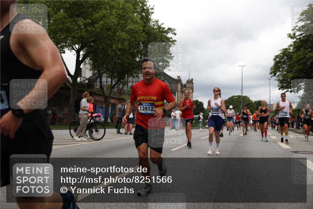 29.06.2025 - hella hamburg halbmarathon Yannick Fuchs http://msf.ph/oto/8251566 29.06.2025 10:47:58 20KM 1267, 1422, 1442, 1502, 1549, 1870, 2058, 2070, 2432, 2518, 2630, 3096, 3103, 3819, 4299, 5020, 5259, 6260, 6294, 6374, 7129, 7395, 7478, 7973, 8285, 8394, 9032, 9380, 9791, 9922, 10040, 11009, 11068, 11430, 11789, 11844, 12321, 12607, 12632, 13033, 13147, 13397, 13794, 13803, 13912, 14026, 14239, 14702, 15146, 15441, 15838, 15856, 15946, 16623, 16780, 17348, 17482, 18143, 18308, 18418, 18450, 18514, 18612, 19067 meine-sportfotos.de
