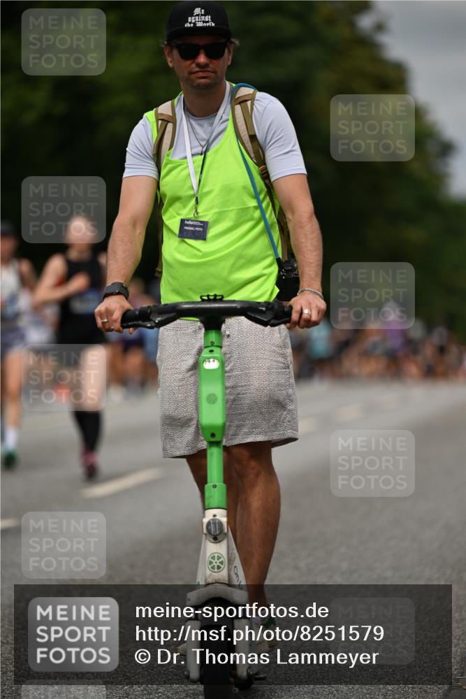 29.06.2025 - hella hamburg halbmarathon Dr. Thomas Lammeyer http://msf.ph/oto/8251579 29.06.2025 10:34:55 Kennedybrücke 1059, 1472, 1773, 2097, 2505, 2569, 3131, 4561, 6195, 6556, 6616, 6620, 6725, 7071, 7351, 8792, 9095, 9576, 9830, 9937, 10989, 10996 meine-sportfotos.de