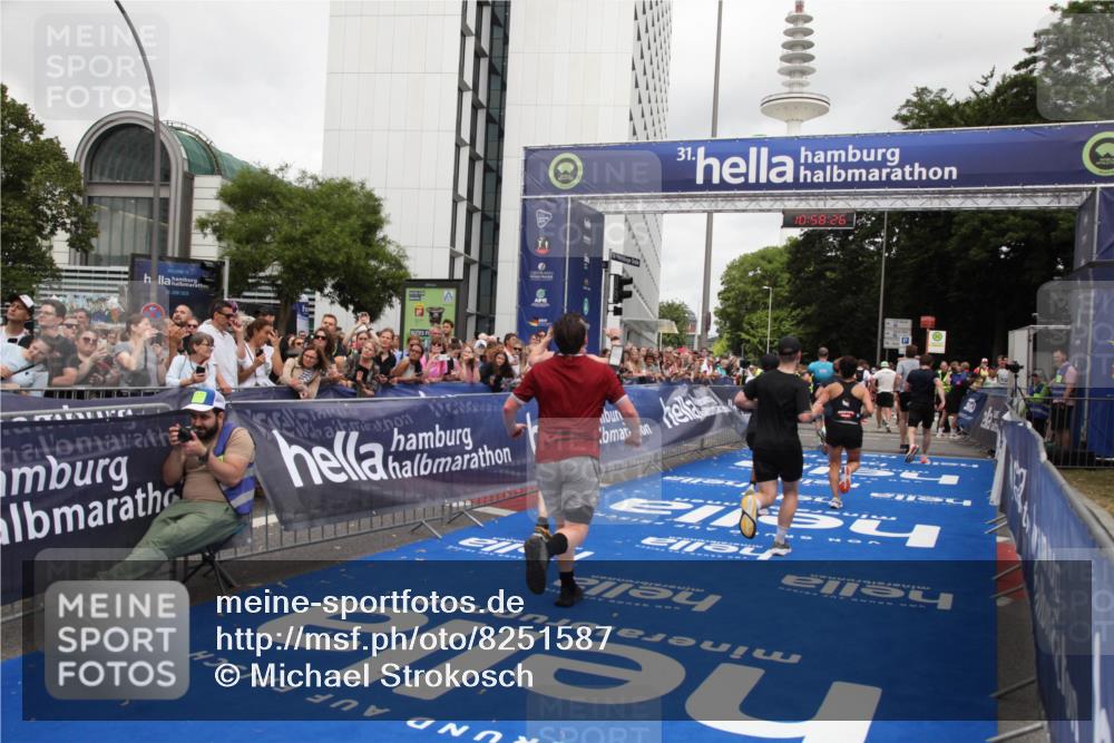 29.06.2025 - hella hamburg halbmarathon Michael Strokosch http://msf.ph/oto/8251587 29.06.2025 10:58:25 Ziel 1595, 4550, 4592, 4708, 5347, 6138, 6147, 9230, 9485, 11645, 11808, 14355, 15434, 18266, 18891 meine-sportfotos.de