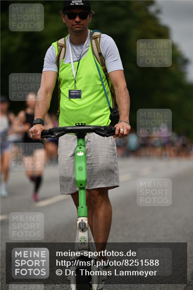 29.06.2025 - hella hamburg halbmarathon Dr. Thomas Lammeyer http://msf.ph/oto/8251588 29.06.2025 10:34:55 Kennedybrücke 1059, 1472, 1773, 2097, 2505, 2569, 3131, 4561, 6195, 6556, 6616, 6620, 6725, 7071, 7351, 8792, 9095, 9576, 9830, 9937, 10989, 10996 meine-sportfotos.de