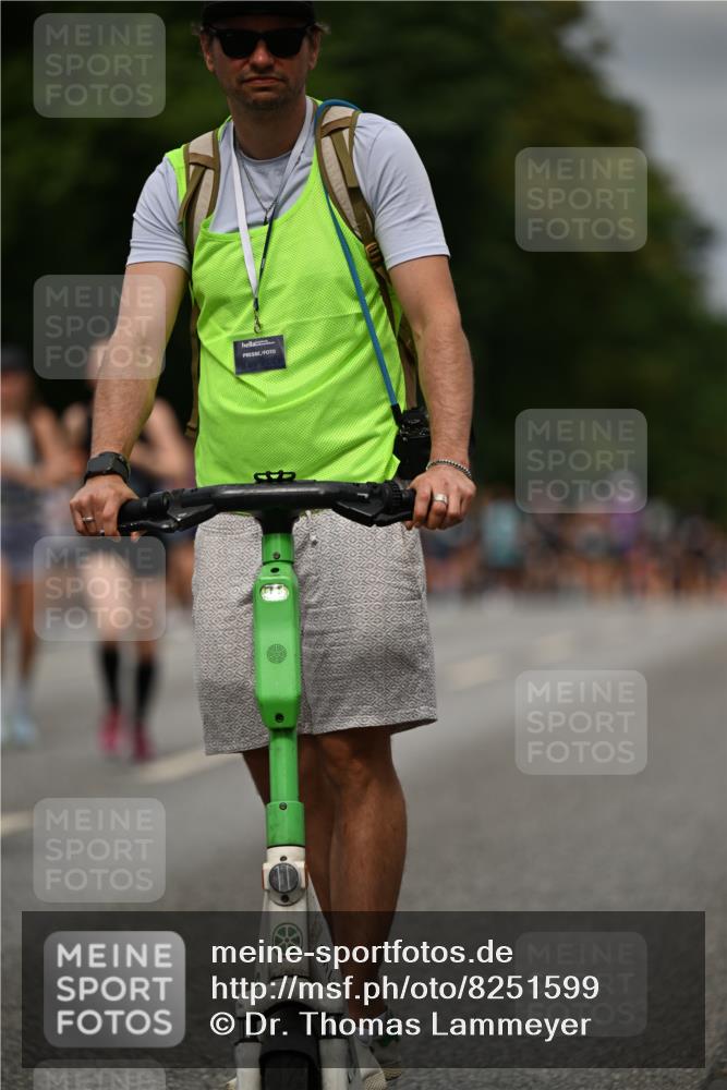 29.06.2025 - hella hamburg halbmarathon Dr. Thomas Lammeyer http://msf.ph/oto/8251599 29.06.2025 10:34:55 Kennedybrücke 1059, 1472, 1773, 2097, 2505, 2569, 3131, 4561, 6195, 6556, 6616, 6620, 6725, 7071, 7351, 8792, 9095, 9576, 9830, 9937, 10989, 10996 meine-sportfotos.de