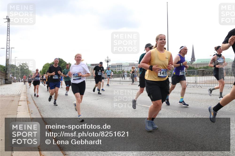 29.06.2025 - hella hamburg halbmarathon Lena Gebhardt http://msf.ph/oto/8251621 29.06.2025 10:34:10 Lombardsbrücke 1189, 1275, 1417, 1672, 1705, 1787, 1896, 2265, 2412, 2464, 2482, 2496, 2510, 2511, 2526, 2801, 2933, 3145, 3264, 3340, 3345, 3560, 3829, 3848, 4479, 4540, 4696, 4807, 4824, 4826, 4942, 5557, 5561, 5566, 5584, 5609, 5691, 5821, 5822, 5887, 6105, 6364, 6515, 6516, 6571, 6574, 6956, 7027, 7324, 7329, 7565, 8202, 8277, 8349, 8375, 8377, 8383, 8401, 8965, 9094, 9379, 9875, 9995, 10007, 10071, 10360, 10561, 10564, 11872, 13957, 16919, 17230, 18158, 18941 meine-sportfotos.de
