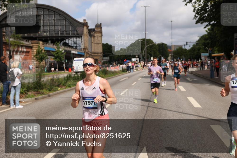 29.06.2025 - hella hamburg halbmarathon Yannick Fuchs http://msf.ph/oto/8251625 29.06.2025 10:35:31 20KM 1136, 1677, 2568, 2797, 2949, 3332, 3618, 4205, 4303, 4380, 4634, 4871, 4889, 5007, 5014, 5026, 5410, 5709, 6429, 6683, 6771, 7080, 7284, 7378, 7774, 8074, 8122, 8966, 9358, 9640, 9659, 9755, 9979, 10375, 10783, 10934, 10978, 11062, 11765, 11922, 11959, 12365, 12385, 12895, 13158, 13268, 13457, 14661, 14820, 15164, 15247, 15493, 15689, 16201, 16249, 16347, 16599, 17720, 17724, 17834, 17971, 18045, 18049, 18173, 18399, 18412, 18573 meine-sportfotos.de