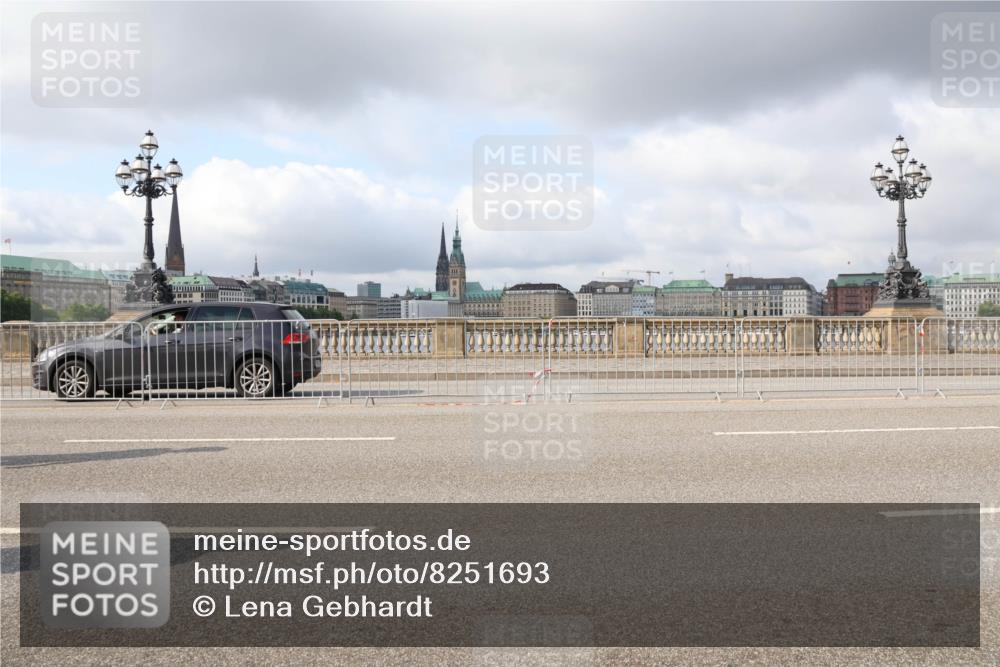 29.06.2025 - hella hamburg halbmarathon Lena Gebhardt http://msf.ph/oto/8251693 29.06.2025 09:03:08 Lombardsbrücke  meine-sportfotos.de