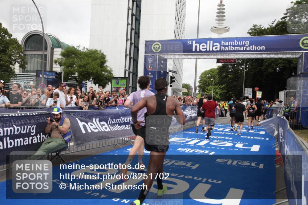 29.06.2025 - hella hamburg halbmarathon Michael Strokosch http://msf.ph/oto/8251702 29.06.2025 10:58:27 Ziel 1595, 4550, 4708, 4767, 5347, 6138, 6147, 7476, 9485, 11645, 11808, 14355, 15434, 16531, 17415, 18266, 18891 meine-sportfotos.de