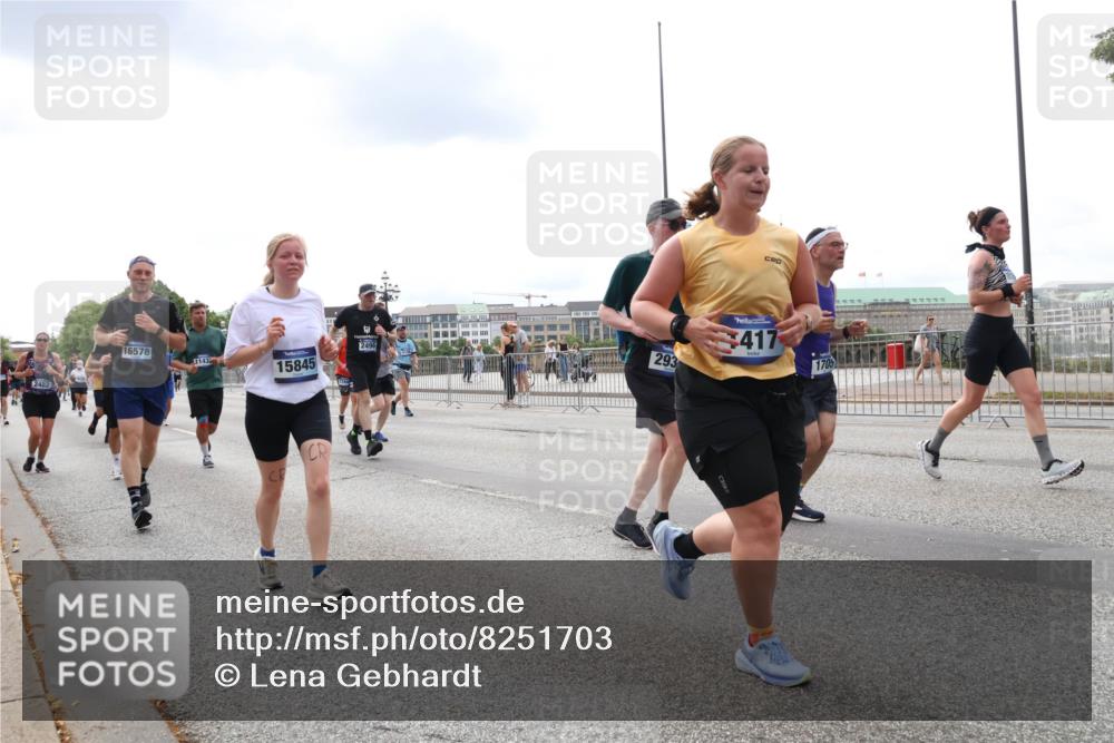29.06.2025 - hella hamburg halbmarathon Lena Gebhardt http://msf.ph/oto/8251703 29.06.2025 10:34:11 Lombardsbrücke 1189, 1275, 1417, 1672, 1705, 1787, 1896, 2265, 2412, 2464, 2482, 2496, 2510, 2511, 2526, 2801, 2933, 3145, 3264, 3340, 3345, 3829, 3848, 4479, 4540, 4696, 4807, 4824, 4826, 4942, 5557, 5561, 5566, 5584, 5609, 5691, 5821, 5822, 5887, 6105, 6364, 6515, 6516, 6571, 6574, 6956, 7027, 7324, 7329, 7565, 8202, 8277, 8349, 8375, 8377, 8383, 8401, 8705, 8965, 9094, 9379, 9875, 9995, 10007, 10071, 10360, 10561, 10564, 11872, 13957, 16919, 17230, 18158, 18941 meine-sportfotos.de