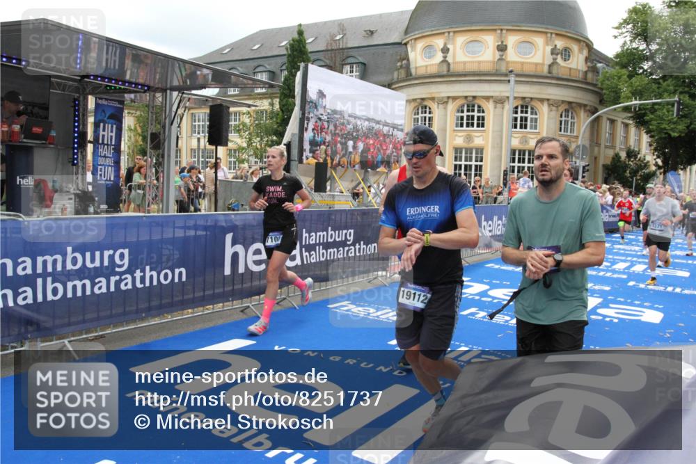 29.06.2025 - hella hamburg halbmarathon Michael Strokosch http://msf.ph/oto/8251737 29.06.2025 10:50:06 Ziel 1216, 1321, 1507, 2020, 3562, 3692, 3852, 7100, 7657, 9031, 9213, 9303, 9965, 12203, 12271, 13225, 13758, 14257, 16403, 18228, 18657, 18658, 18884, 19112 meine-sportfotos.de