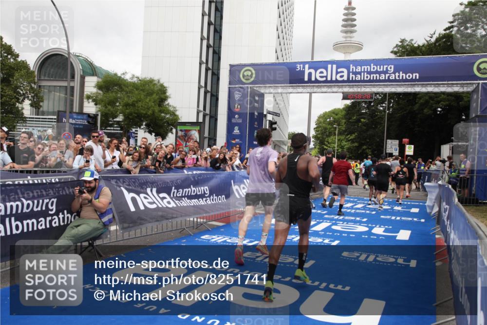 29.06.2025 - hella hamburg halbmarathon Michael Strokosch http://msf.ph/oto/8251741 29.06.2025 10:58:27 Ziel 1595, 4550, 4708, 4767, 5347, 6138, 6147, 7476, 9485, 11645, 11808, 14355, 15434, 16531, 17415, 18266, 18891 meine-sportfotos.de