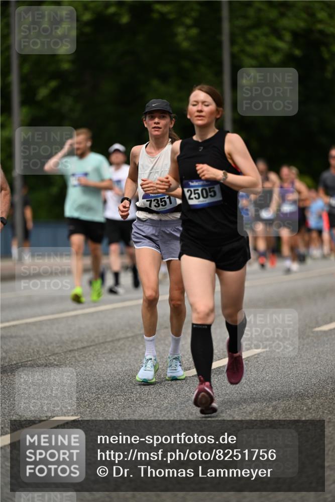 29.06.2025 - hella hamburg halbmarathon Dr. Thomas Lammeyer http://msf.ph/oto/8251756 29.06.2025 10:34:58 Kennedybrücke 1059, 1472, 1773, 2097, 2505, 2569, 3131, 3443, 4561, 5437, 6057, 6195, 6556, 6616, 6620, 6725, 6787, 7071, 7351, 8050, 8792, 9576, 9830, 9937, 10989 meine-sportfotos.de