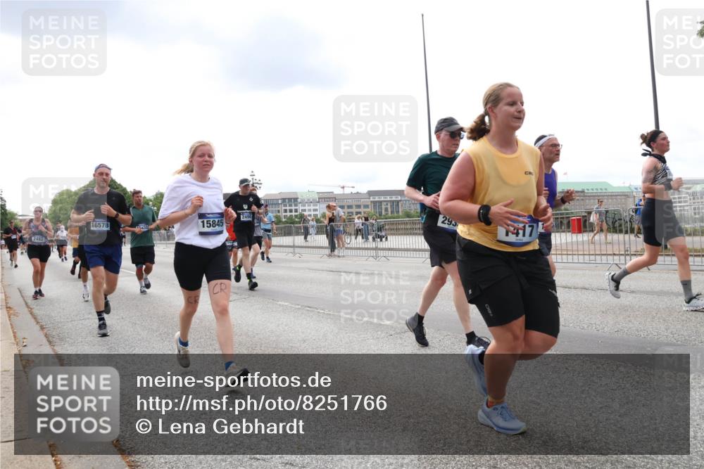 29.06.2025 - hella hamburg halbmarathon Lena Gebhardt http://msf.ph/oto/8251766 29.06.2025 10:34:11 Lombardsbrücke 1189, 1275, 1417, 1672, 1705, 1787, 1896, 2265, 2412, 2464, 2482, 2496, 2510, 2511, 2526, 2801, 2933, 3145, 3264, 3340, 3345, 3829, 3848, 4479, 4540, 4696, 4807, 4824, 4826, 4942, 5557, 5561, 5566, 5584, 5609, 5691, 5821, 5822, 5887, 6105, 6364, 6515, 6516, 6571, 6574, 6956, 7027, 7324, 7329, 7565, 8202, 8277, 8349, 8375, 8377, 8383, 8401, 8705, 8965, 9094, 9379, 9875, 9995, 10007, 10071, 10360, 10561, 10564, 11872, 13957, 16919, 17230, 18158, 18941 meine-sportfotos.de