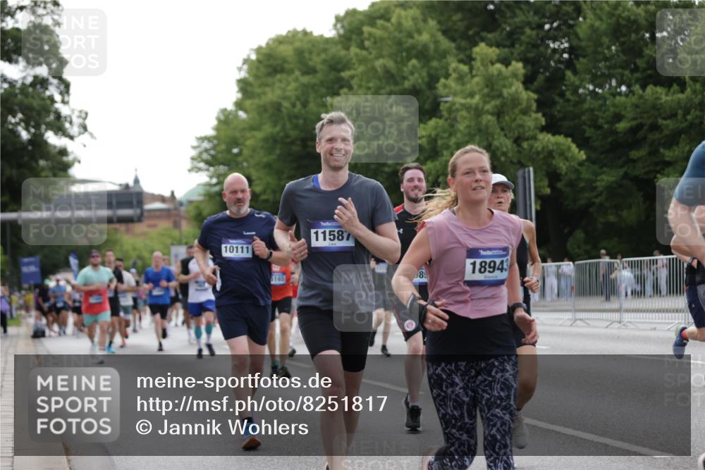 29.06.2025 - hella hamburg halbmarathon Jannik Wohlers http://msf.ph/oto/8251817 29.06.2025 10:31:02 Lombardsbrücke 1292, 1979, 2414, 2914, 4817, 4953, 5165, 5437, 5846, 5943, 6057, 6078, 6546, 6573, 7604, 7772, 8050, 9183, 10111, 10240, 10586, 11587, 13724, 14349, 15024, 15222, 15575, 15725, 16457, 16978, 17404, 17517, 17587, 17706, 17989, 18390, 18507, 18672, 18883, 18943 meine-sportfotos.de