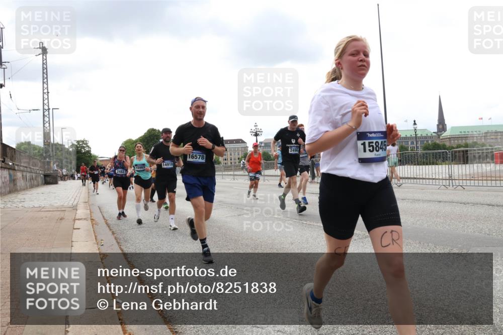 29.06.2025 - hella hamburg halbmarathon Lena Gebhardt http://msf.ph/oto/8251838 29.06.2025 10:34:11 Lombardsbrücke 1189, 1275, 1417, 1672, 1705, 1787, 1896, 2265, 2412, 2464, 2482, 2496, 2510, 2511, 2526, 2801, 2933, 3145, 3264, 3340, 3345, 3829, 3848, 4479, 4540, 4696, 4807, 4824, 4826, 4942, 5557, 5561, 5566, 5584, 5609, 5691, 5821, 5822, 5887, 6105, 6364, 6515, 6516, 6571, 6574, 6956, 7027, 7324, 7329, 7565, 8202, 8277, 8349, 8375, 8377, 8383, 8401, 8705, 8965, 9094, 9379, 9875, 9995, 10007, 10071, 10360, 10561, 10564, 11872, 13957, 16919, 17230, 18158, 18941 meine-sportfotos.de