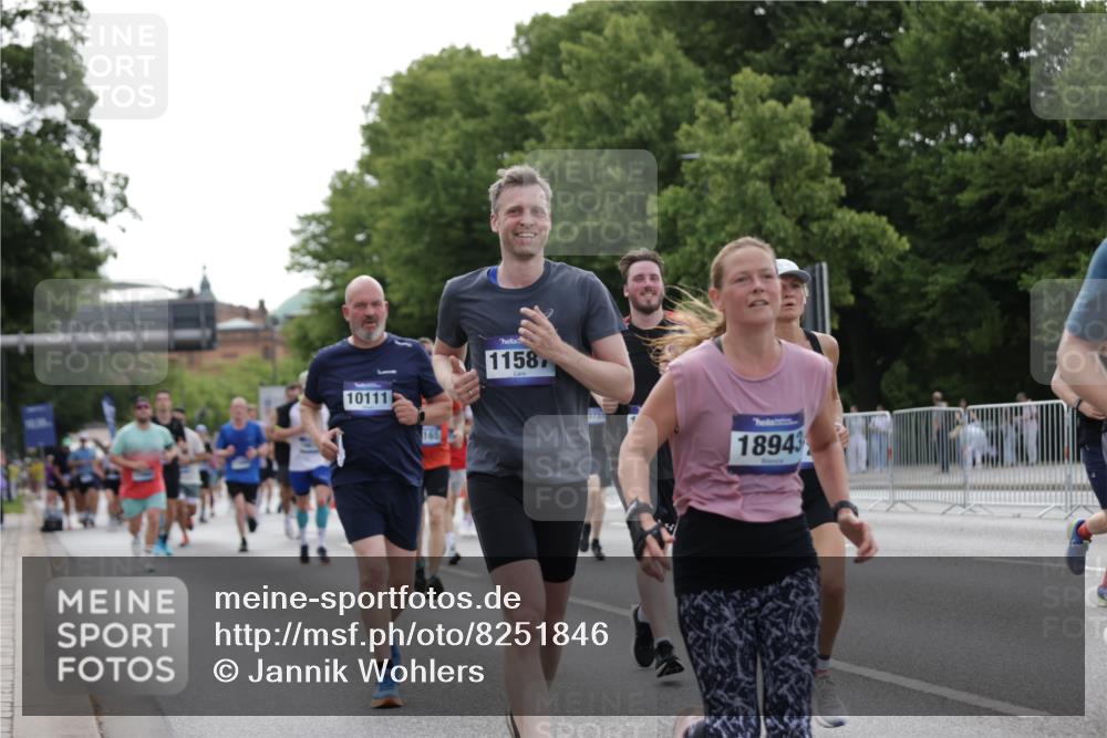 29.06.2025 - hella hamburg halbmarathon Jannik Wohlers http://msf.ph/oto/8251846 29.06.2025 10:31:03 Lombardsbrücke 1292, 2414, 2914, 4817, 4953, 5165, 5846, 5943, 6078, 6546, 6573, 7604, 7772, 8050, 9183, 10111, 10240, 10586, 11587, 13724, 14349, 15024, 15222, 15575, 15725, 16457, 16978, 17404, 17517, 17706, 17989, 18390, 18507, 18672, 18883, 18943 meine-sportfotos.de