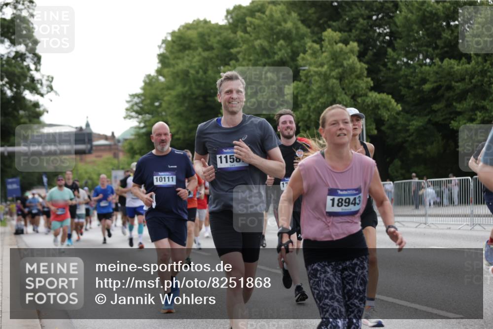 29.06.2025 - hella hamburg halbmarathon Jannik Wohlers http://msf.ph/oto/8251868 29.06.2025 10:31:03 Lombardsbrücke 1292, 2414, 2914, 4817, 4953, 5165, 5846, 5943, 6078, 6546, 6573, 7604, 7772, 8050, 9183, 10111, 10240, 10586, 11587, 13724, 14349, 15024, 15222, 15575, 15725, 16457, 16978, 17404, 17517, 17706, 17989, 18390, 18507, 18672, 18883, 18943 meine-sportfotos.de