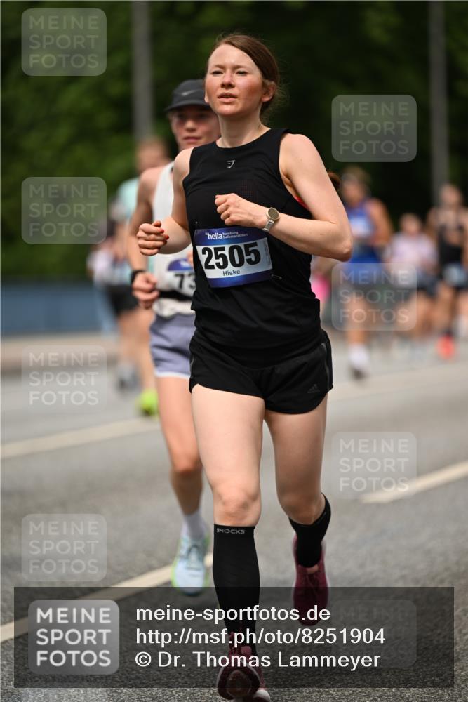 29.06.2025 - hella hamburg halbmarathon Dr. Thomas Lammeyer http://msf.ph/oto/8251904 29.06.2025 10:35:00 Kennedybrücke 1059, 1472, 1773, 2097, 2505, 2569, 3131, 3443, 4561, 4817, 5437, 6057, 6195, 6616, 6620, 6725, 6787, 7071, 7351, 7604, 8050, 8792, 9576, 9830, 9937, 10989 meine-sportfotos.de