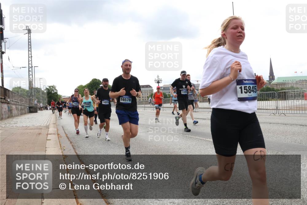 29.06.2025 - hella hamburg halbmarathon Lena Gebhardt http://msf.ph/oto/8251906 29.06.2025 10:34:12 Lombardsbrücke 1189, 1275, 1417, 1672, 1705, 1787, 1896, 2265, 2412, 2464, 2482, 2496, 2510, 2511, 2526, 2801, 2933, 3145, 3264, 3340, 3345, 3829, 3848, 4479, 4540, 4696, 4807, 4824, 4826, 4942, 5557, 5561, 5566, 5584, 5609, 5691, 5821, 5822, 5887, 6105, 6364, 6515, 6516, 6571, 6574, 6956, 7027, 7324, 7329, 7565, 8202, 8277, 8349, 8375, 8377, 8383, 8401, 8705, 8965, 9094, 9379, 9875, 9995, 10007, 10071, 10360, 10561, 10564, 11872, 13957, 16682, 16919, 17230, 18158, 18941 meine-sportfotos.de