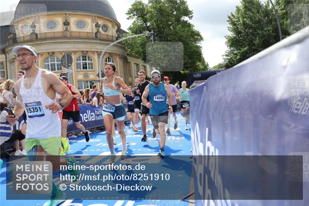 29.06.2025 - hella hamburg halbmarathon Strokosch-Dieckow http://msf.ph/oto/8251910 29.06.2025 10:40:46 Ziel 1631, 1882, 2324, 2714, 2750, 4634, 4889, 5014, 5026, 5745, 6429, 7080, 7109, 7378, 7622, 8074, 8629, 9294, 9547, 9979, 10369, 10900, 10934, 11959, 14092, 14272, 14661, 15351, 15493, 16201, 16249, 16599, 17486, 18173 meine-sportfotos.de