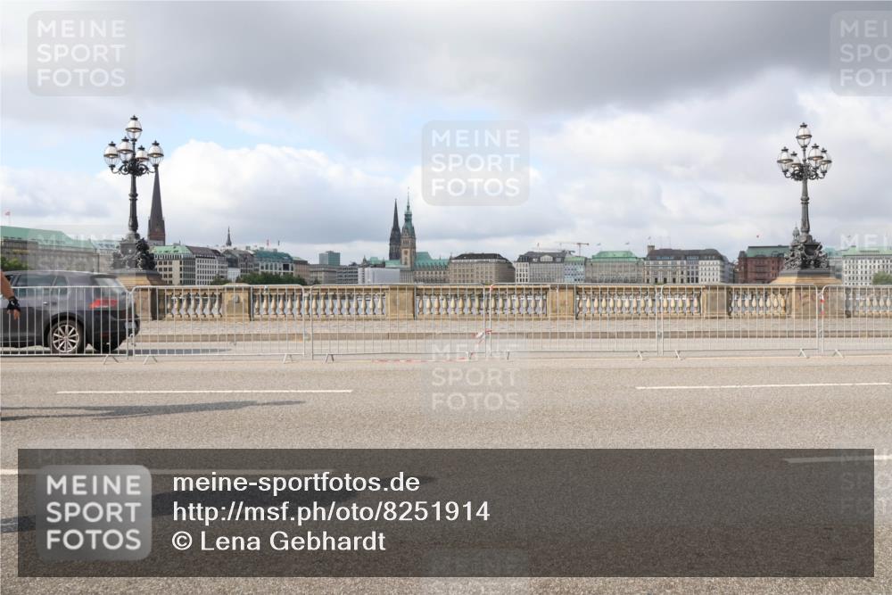 29.06.2025 - hella hamburg halbmarathon Lena Gebhardt http://msf.ph/oto/8251914 29.06.2025 09:03:08 Lombardsbrücke  meine-sportfotos.de