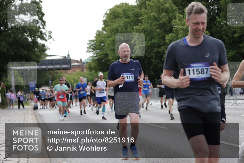 29.06.2025 - hella hamburg halbmarathon Jannik Wohlers http://msf.ph/oto/8251916 29.06.2025 10:31:03 Lombardsbrücke 1292, 2414, 2914, 4817, 4953, 5165, 5846, 5943, 6078, 6546, 6573, 7604, 7772, 8050, 9183, 10111, 10240, 10586, 11587, 13724, 14349, 15024, 15222, 15575, 15725, 16457, 16978, 17404, 17517, 17706, 17989, 18390, 18507, 18672, 18883, 18943 meine-sportfotos.de