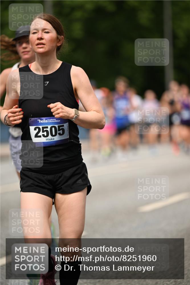 29.06.2025 - hella hamburg halbmarathon Dr. Thomas Lammeyer http://msf.ph/oto/8251960 29.06.2025 10:35:00 Kennedybrücke 1059, 1472, 1773, 2097, 2505, 2569, 3131, 3443, 4561, 4817, 5437, 6057, 6195, 6616, 6620, 6725, 6787, 7071, 7351, 7604, 8050, 8792, 9576, 9830, 9937, 10989 meine-sportfotos.de